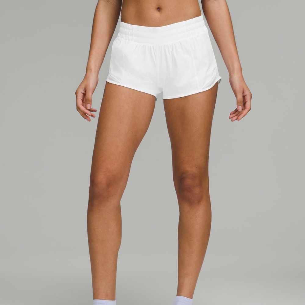 White Lulu hotty hot 2.5 shorts